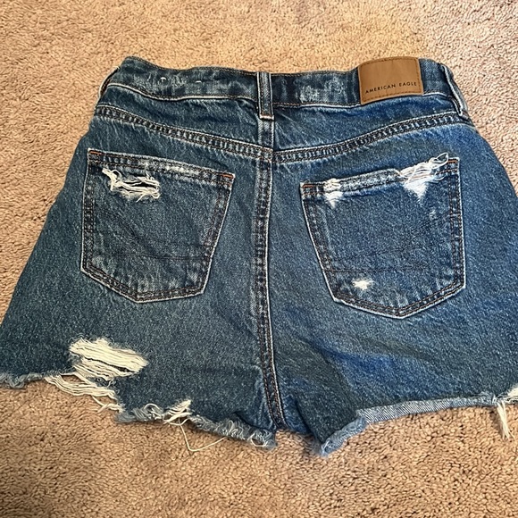 american eagle distressed jean shorts, stretch band, great condition, size 00. - Picture 2 of 3